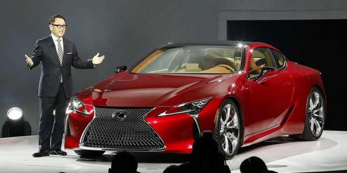 Lexus представил в Детройте купе LC 500