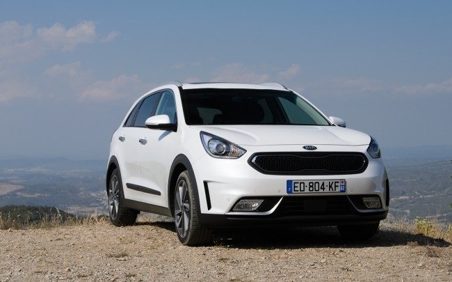 Тест-драйв компактного и гибридного Kia Niro