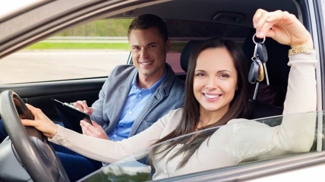 Как женщине научиться водить автомобиль. Полезные советы