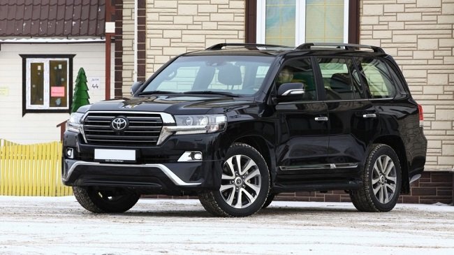 Тест-драйв замка на колесах: Toyota Land Cruiser 200