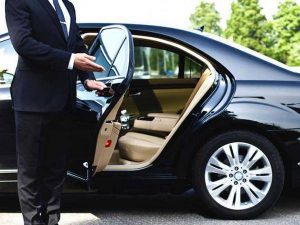Особенности аренды автомобиля с водителем